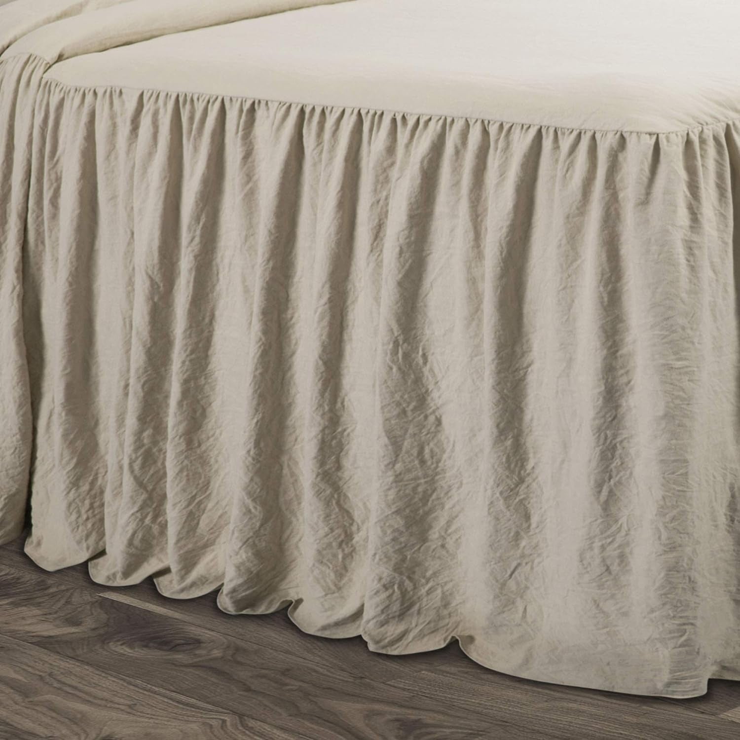 Set de cuvertură de pat Lush Decor cu fustă Ruffle, 3 piese, set de lenjerie de pat Farmhouse de lux, elegant, fermecător detaliu Ruffle, stil atemporal și design clasic, moale și ușor, dimensiune King, Paturi si Cuverturi Lush Decor