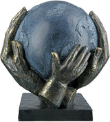 Casablanca design modern GILDE Deco Sculptură Figura Salvați lumea - Glob în mâini - Înălțime 19 cm Statuete si sculpturi Naty Shop