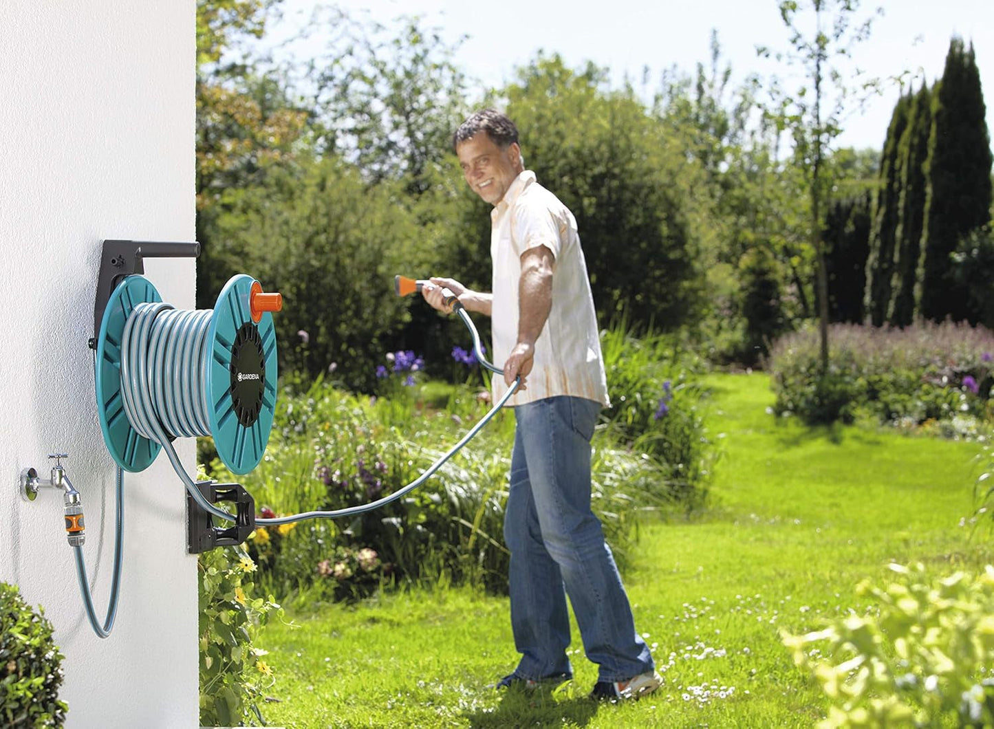 Rolă de furtun Gardena Classic de perete 60 cu rolă de ghidare a furtunului: Pentru montare ușoară pe perete, cu sistem anti-picurare, conexiune înclinată, capacitate mare, economie de spațiu (2650-88)