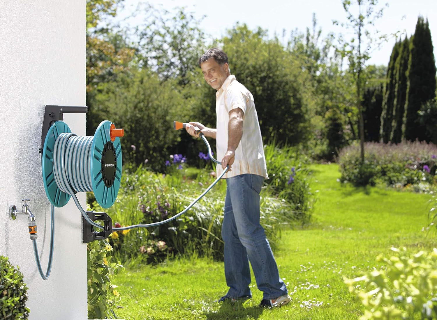 Rolă de furtun Gardena Classic de perete 60 cu rolă de ghidare a furtunului: Pentru montare ușoară pe perete, cu sistem anti-picurare, conexiune înclinată, capacitate mare, economie de spațiu (2650-88)