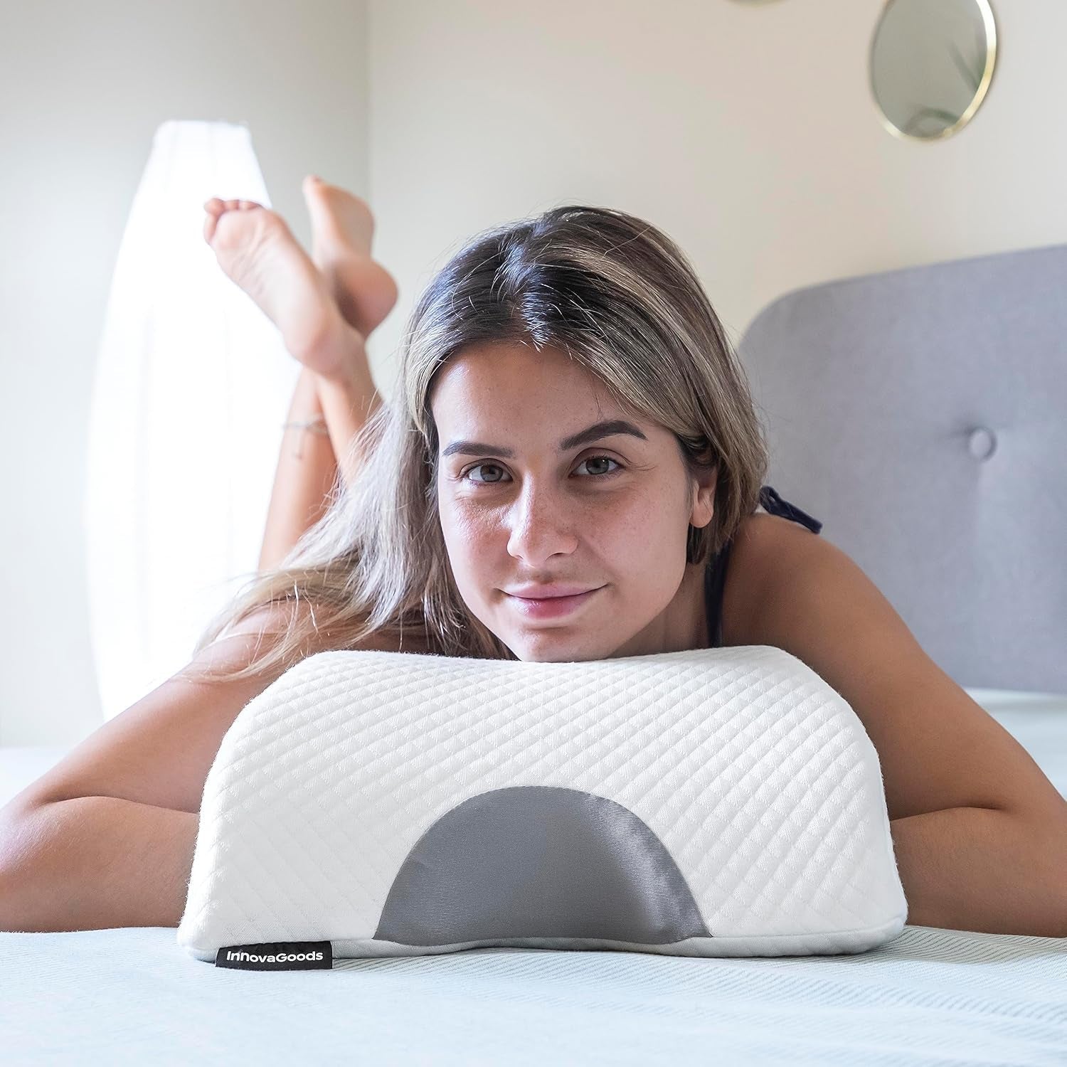 InnovaGoods - Pernă cervicală vâscoelastică pentru cupluri, Design ergonomic pentru relaxare în cuplu, Spumă cu memorie pentru ameliorarea presiunii, Husă detașabilă, Alb, 36 x 12,5 x 30,5 cm, Spumă cu memorie