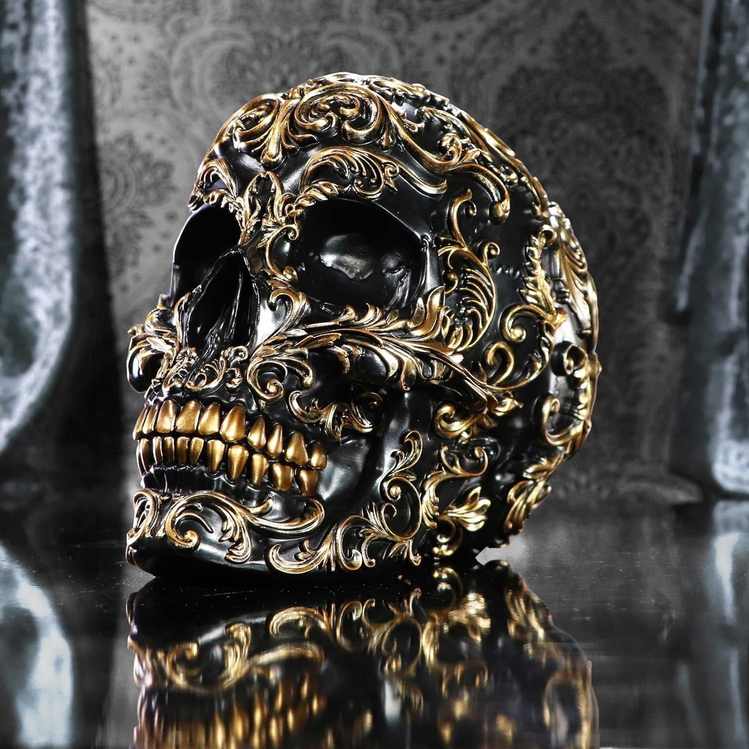 Craniu renascentist, 19 cm, rășină, negru și auriu, model baroc auriu, ornament craniu negru, decor gotic, turnat din cea mai fină rășină sintetică, pictat manual de experți Statuete si sculpturi Naty Shop