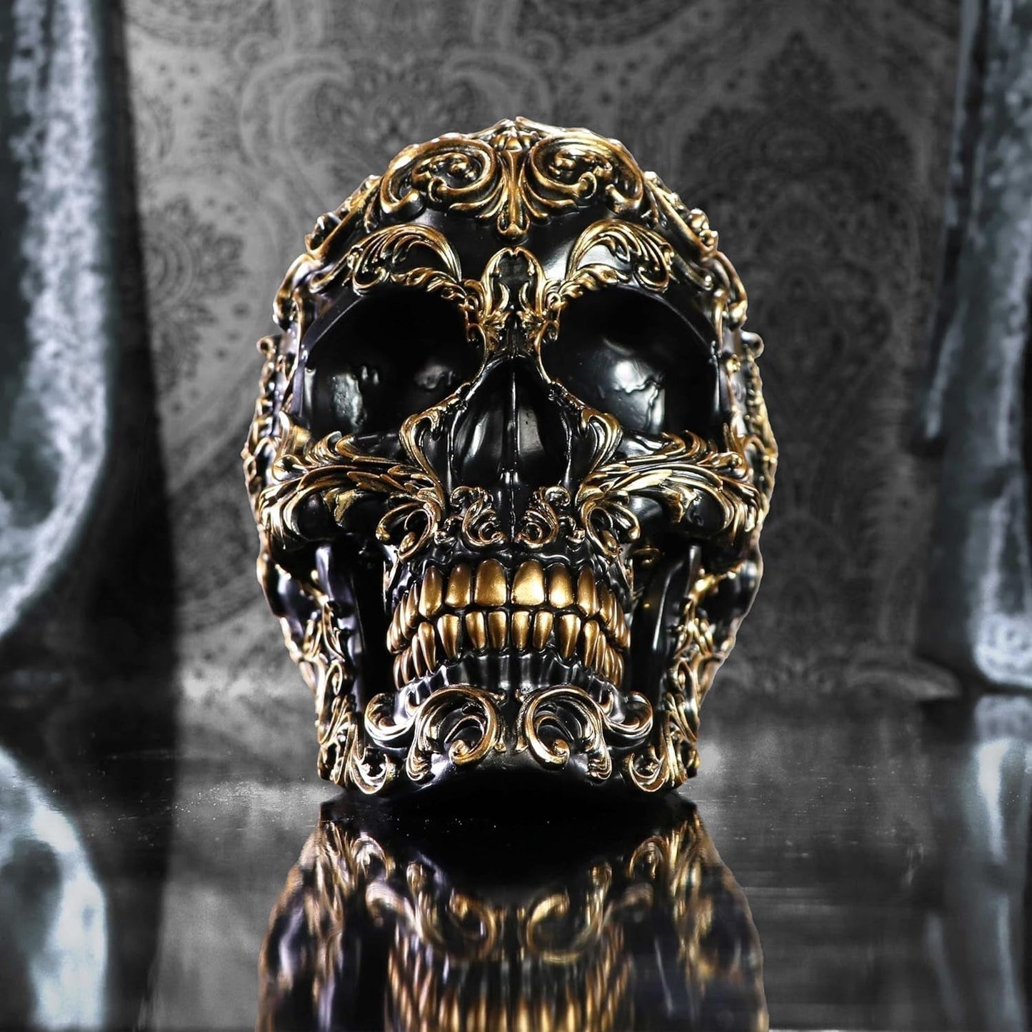 Craniu renascentist, 19 cm, rășină, negru și auriu, model baroc auriu, ornament craniu negru, decor gotic, turnat din cea mai fină rășină sintetică, pictat manual de experți Statuete si sculpturi Naty Shop