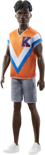 Păpușă Barbie Ken Fashionistas - tricou cu imprimeu de cactus și palmier, pantaloni scurți albi și adidași, perfect pentru aventuri cu prietenii și plimbări prin oraș, pentru copii de la 3 ani în sus, HJT10 Papusi Naty Shop 0