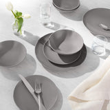 Set de veselă din gresie Amazon Basics, 18 piese, gri fumuriu, 6 porții