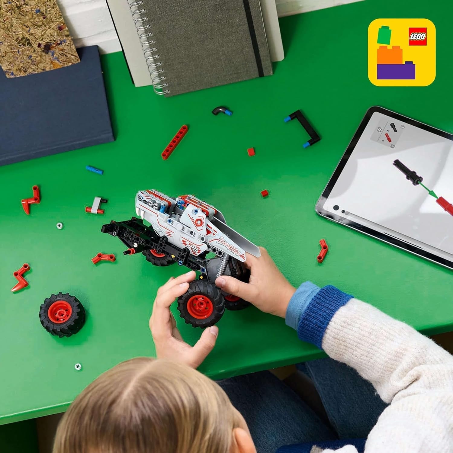 LEGO Technic Monster Jam Thunderroarus, camion monstru de jucărie cu funcție de retragere, jucărie de construcție pentru copii, cadou pentru băieți și fete cu vârsta de 7+ 42200 Seturi de constructie Besuche den LEGO-Store