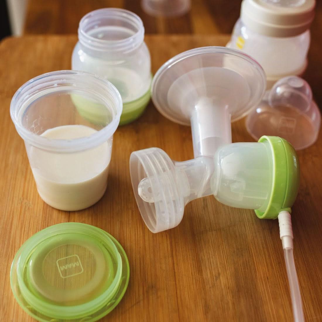 MAM Pompă de sân electrică și manuală 2 în 1, cu 9 niveluri de stimulare, conține 2 biberoane, pornire ușoară, verde Accesorii Hrana si Alaptare Bebe Naty Shop