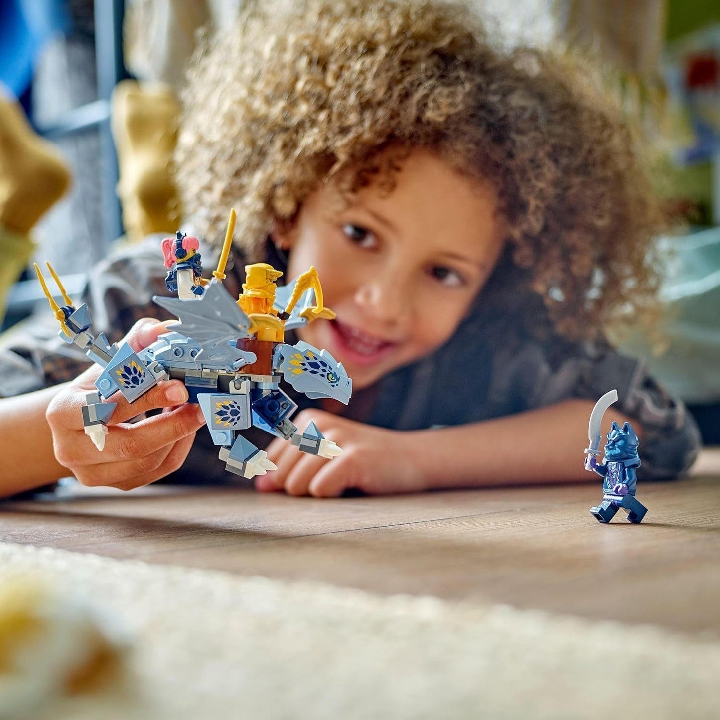 LEGO NINJAGO Riyu The Baby Dragon, jucărie dragon cu 3 mini figurine, jucărie ninja construibilă pentru băieți și fete de 6 ani, cadou plin de acțiune pentru copii 71810 Seturi de constructie Besuche den LEGO-Store