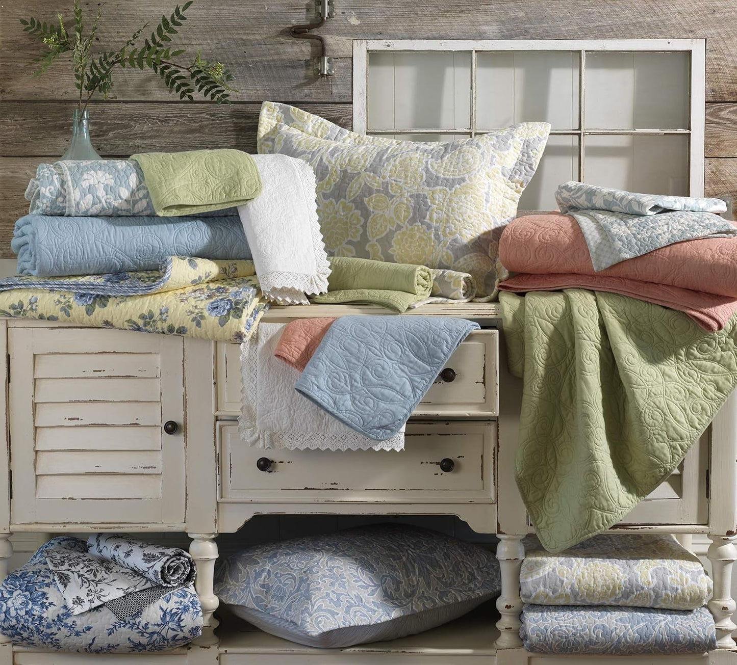 Laura Ashley Home Rüschen Garden Collection quilt, 100% bumbac, Ultra moale, Pentru toate anotimpurile, Reversibil, Elegant, Pat dublu, Culoare crem (197783) Plapumi si pilote Naty Shop