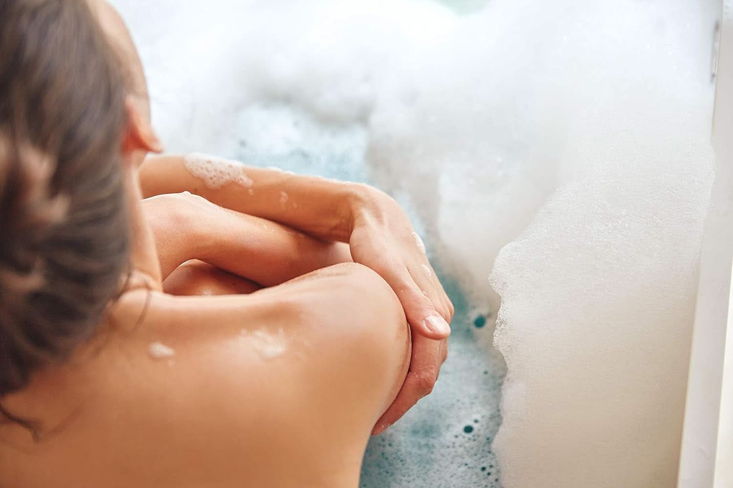 Kneipp Aroma Foam Bath Cold Season, aditiv de baie cu uleiuri esențiale naturale de eucalipt și mentă, 400 ml Duș și baie Naty Shop
