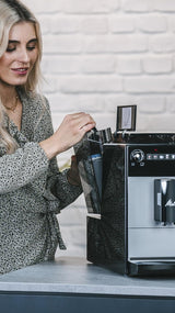 Melitta Latticia OT - Espressor complet automat cu sistem de lapte, espressor cu râșniță pentru, de exemplu, cafea sau cappuccino, argintiu/negru