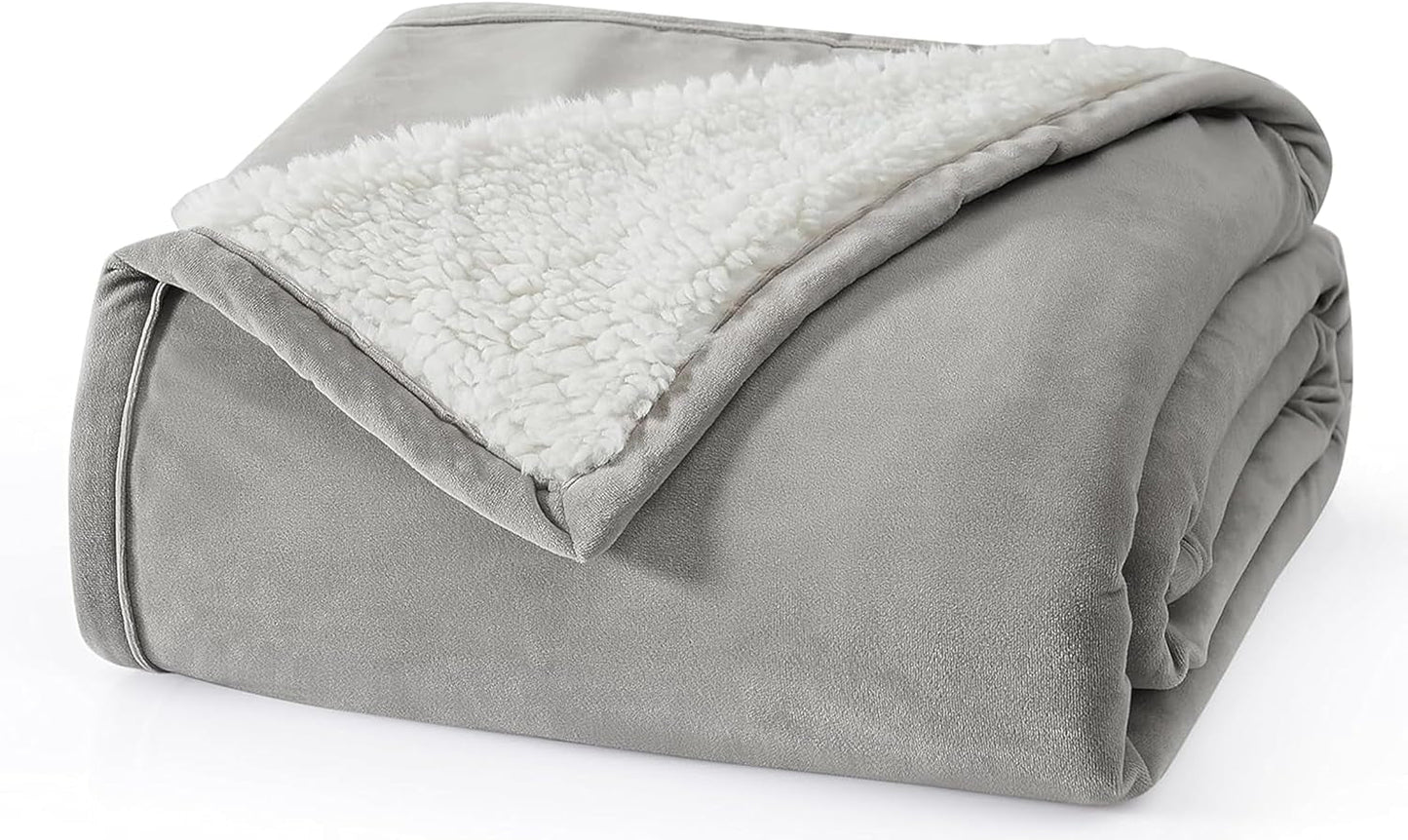 UGG 01465 Bliss Sherpa Pătură de aruncare complet reversibilă pentru canapea sau pat, lavabilă la mașină, ușor de întreținut, pluș moale, pături de lux supradimensionate, 178 X 127 cm, sigilare Plapumi si pilote Naty Shop