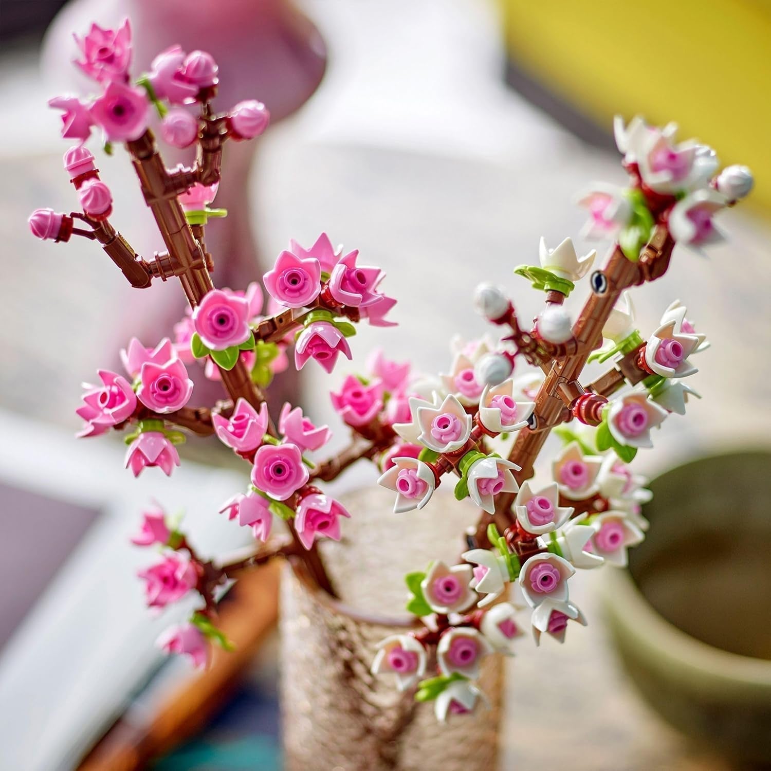 LEGO Botanicals Cherry Blossoms - Flori artificiale de construit - Decorațiuni de birou pentru copii - Buchet de flori de expus - Cadou pentru femei și bărbați de la 8 ani - Botany Collection 40725 Seturi de constructie Besuche den LEGO-Store