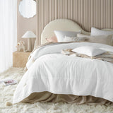 ROOM99 Noemi Cuvertură de pat elegantă în crem 170 X 210 Cm Cuvertură de pat versatilă ca cuvertură de pat sau canapea Pătură de aruncat pentru pat și canapea Stilul quilt Ideal ca cuvertură de pat Paturi si Cuverturi Besuche den ROOM99-Store Alb 220X240