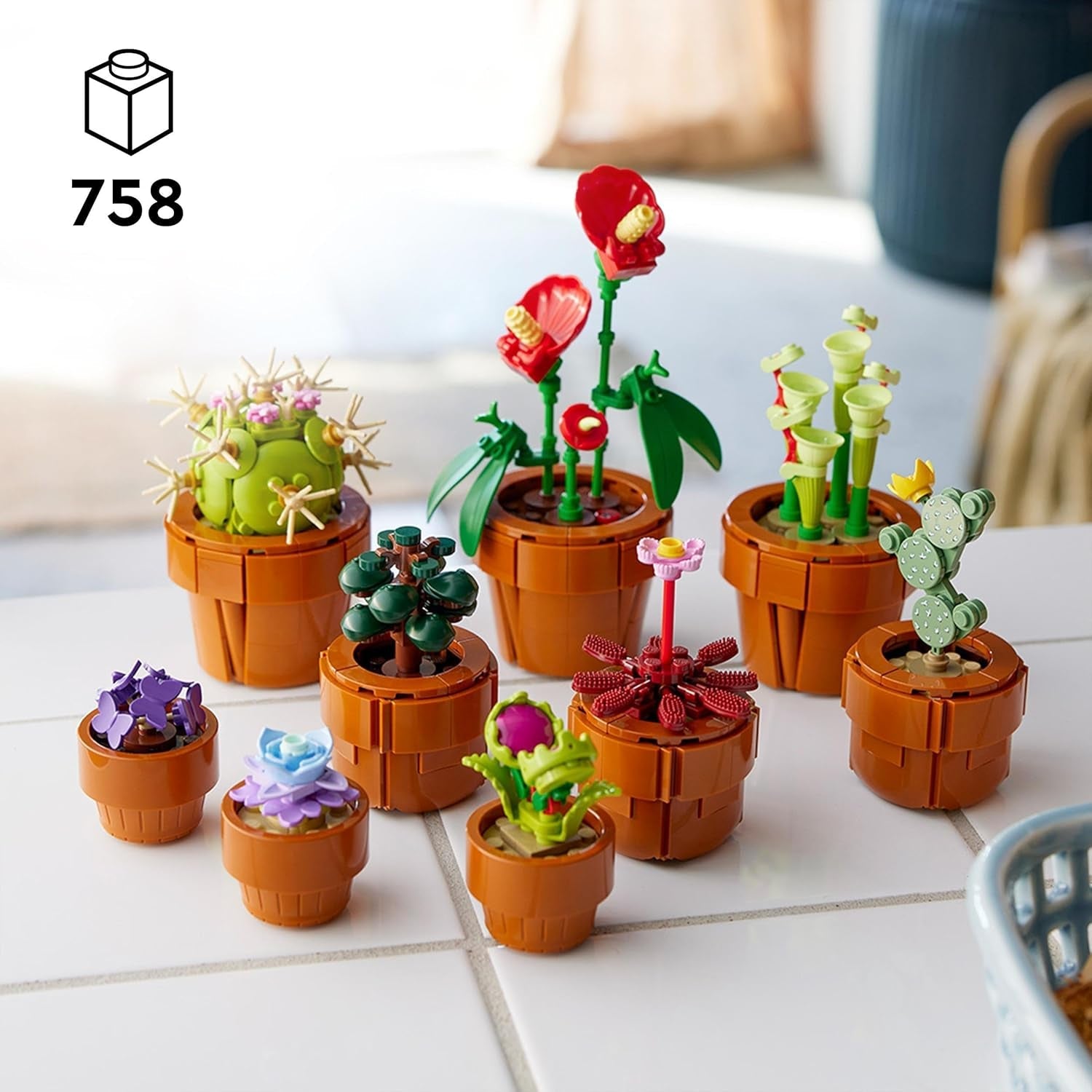Mini plante LEGO Icons, 9 flori artificiale de construit, set de colecție botanică pentru adulți cu ghiveci de teracotă construibil, decorațiuni pentru casă, cadou pentru femei și bărbați 10329 Seturi de constructie Besuche den LEGO-Store