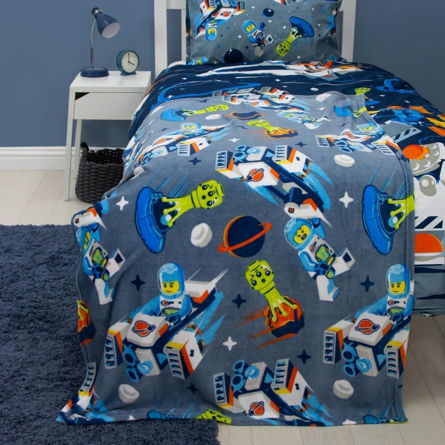 Character World Official Lego® City Fleece Blanket, Super Soft, Warm Blue Throw, Cityspace Design, Perfect pentru dormitoare, camping și dormit, 100 X 150 Cm Paturi si Cuverturi Besuche den Character World-Store