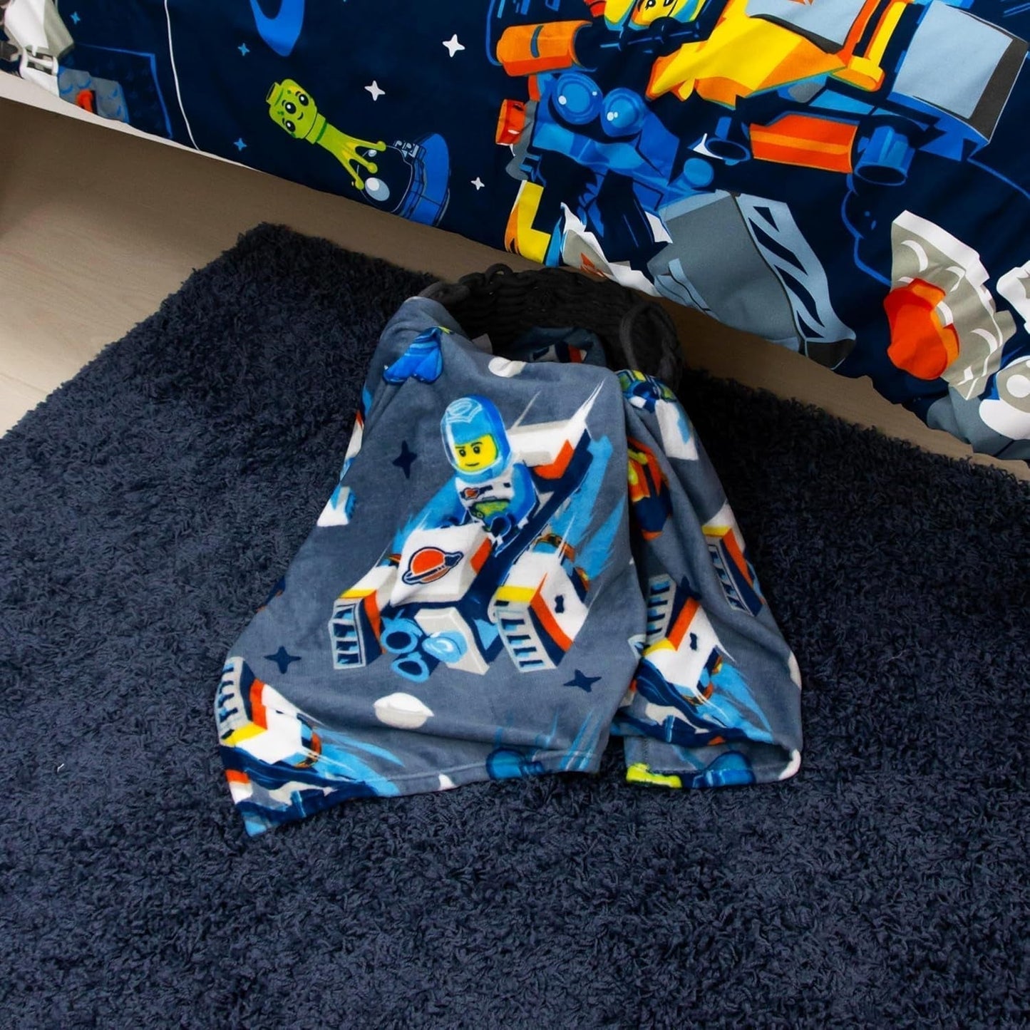 Character World Official Lego® City Fleece Blanket, Super Soft, Warm Blue Throw, Cityspace Design, Perfect pentru dormitoare, camping și dormit, 100 X 150 Cm Paturi si Cuverturi Besuche den Character World-Store