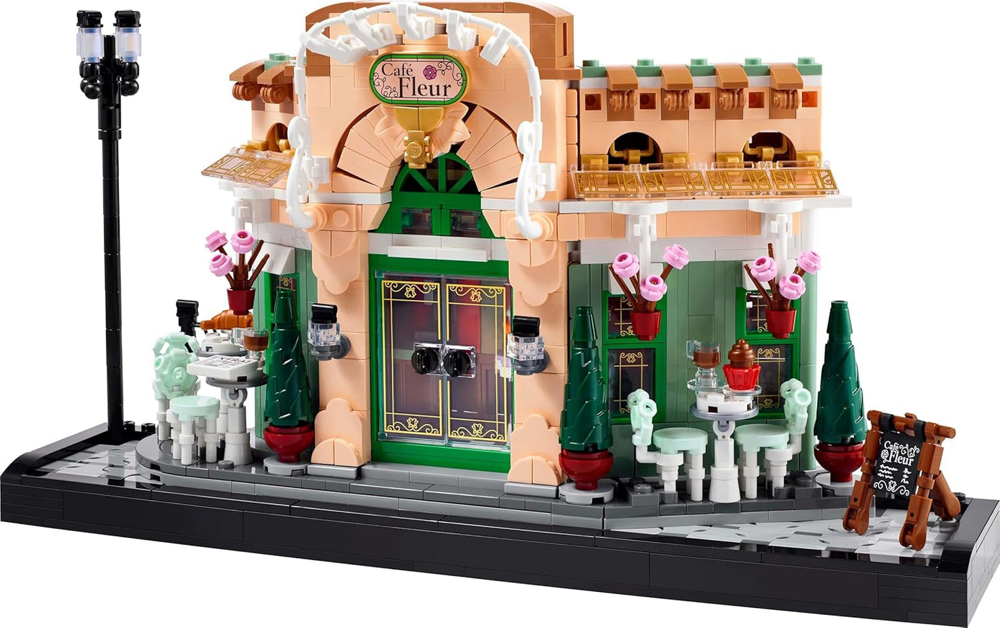 LEGO Icons French Café - Decorațiuni pentru sufragerie sau birou - Set de construcție pentru adulți, inclusiv fațadă pitorească, ghivece de flori suspendate și scaune - Cadou pentru bărbați și femei 10362 Seturi de constructie Besuche den LEGO-Store