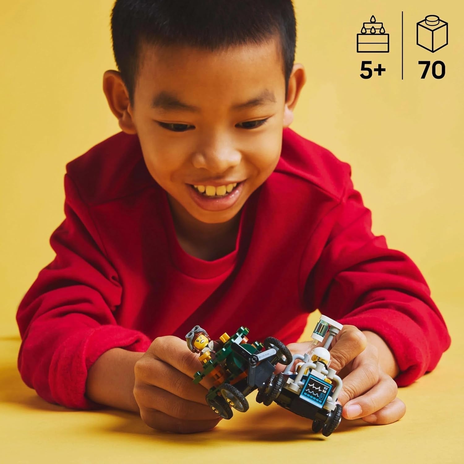 LEGO City Airplane Vs. Hospital Bed Race Car Set - Jucărie Soapbox pentru băieți și fete de la 5 ani - Set de construcție cu 2 minifigurine - Cadou aniversar și de vacanță 60459 Seturi de constructie Besuche den LEGO-Store