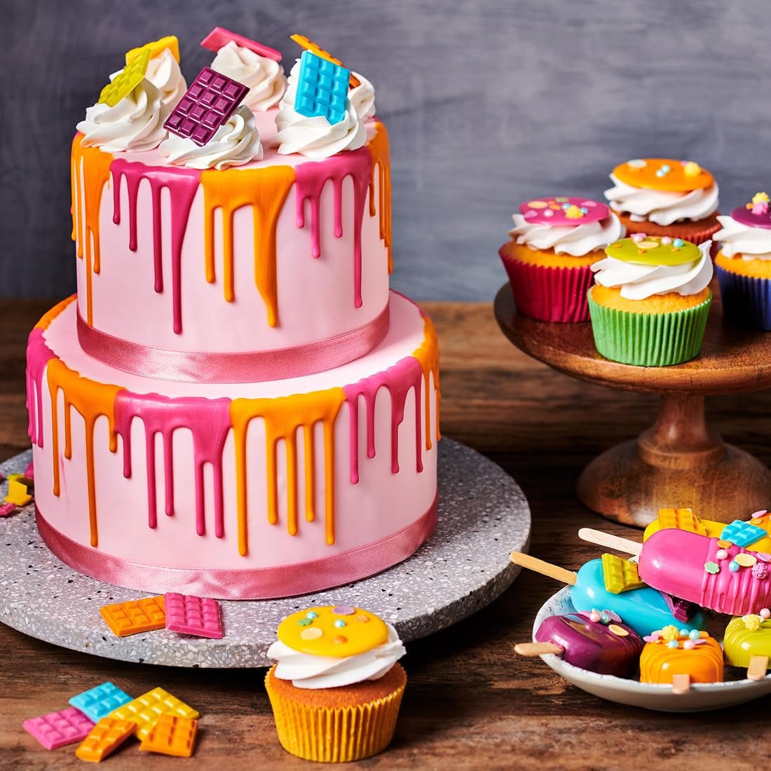 FunCakes Roll Fondant Sweet Pink: Ușor de utilizat, neted, flexibil, moale și pliabil, perfect pentru decorarea prăjiturilor, halal, kosher și fără gluten. 1 kg Pasta de zahar Naty Shop