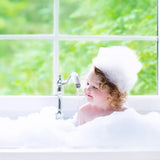 PAEDIPROTECT 2in1 șampon și loțiune de spălare pentru bebeluși și copii 200 ml, curățare delicată și păr fără parfum și microplastice, gelul de duș hidratează pielea uscată și sensibilă, de asemenea pentru adulți Copii - Baie si Skincare Naty Shop