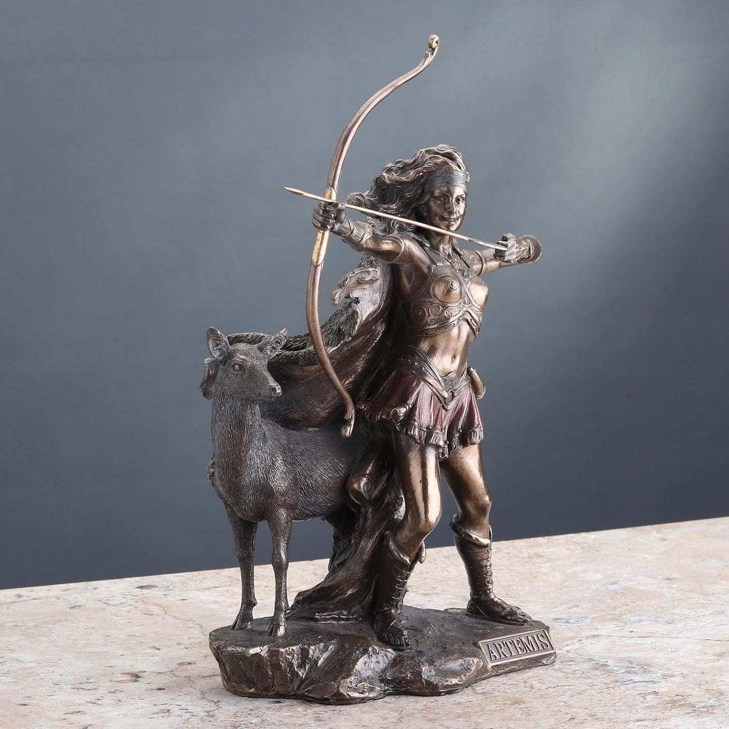 Statuia din bronz a zeiței vânătorii și a sălbăticiei Statuete si sculpturi Naty Shop